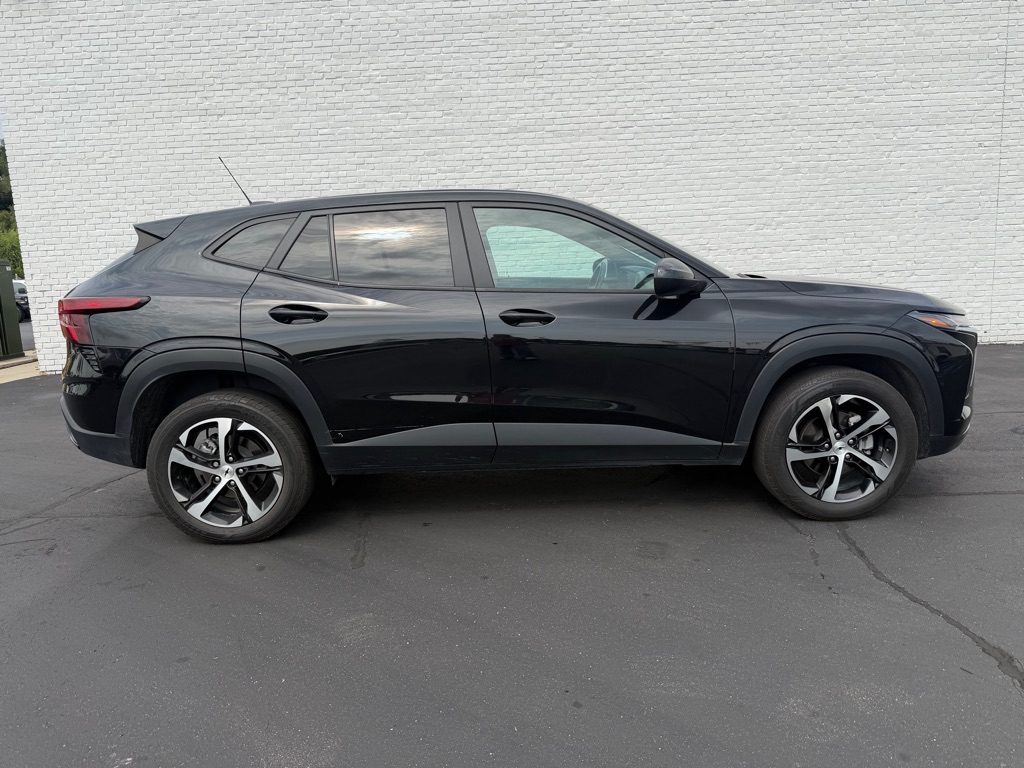 Photo 6 of this CHEVROLET TRAX