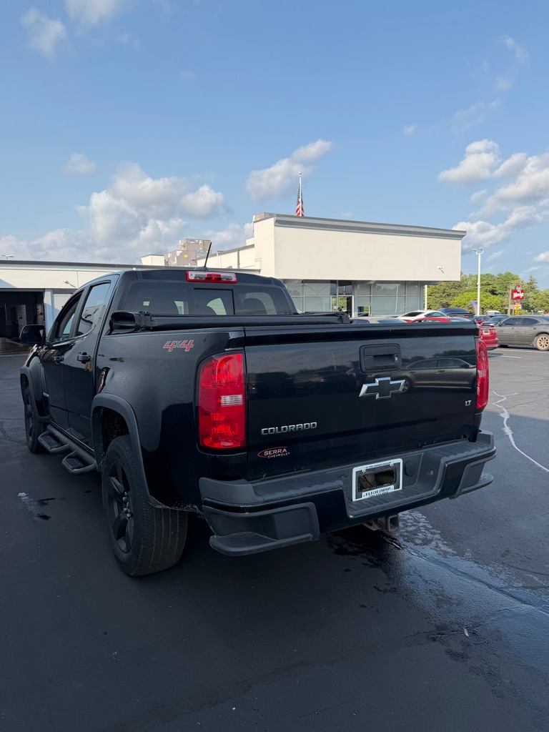 Photo 3 of this CHEVROLET COLORADO