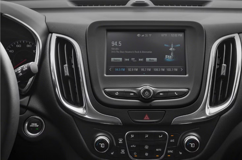 Photo 5 of this CHEVROLET EQUINOX