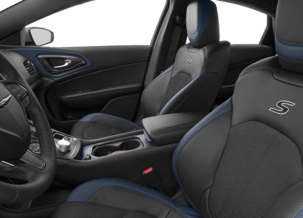 Photo 8 of this CHRYSLER 200