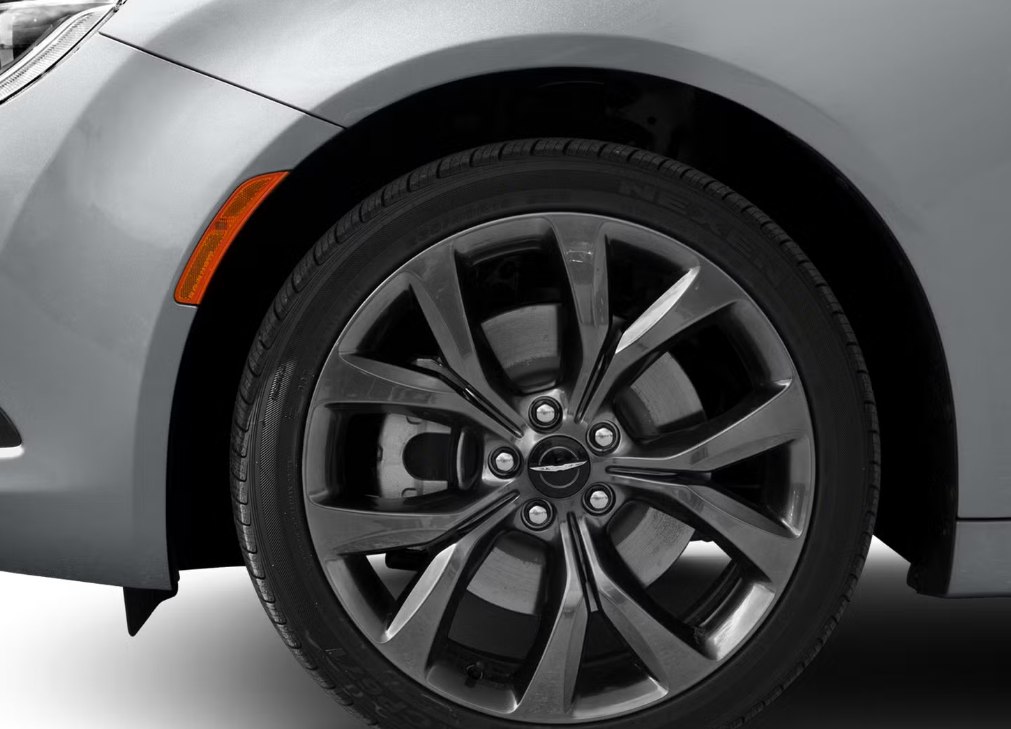 Photo 12 of this CHRYSLER 200