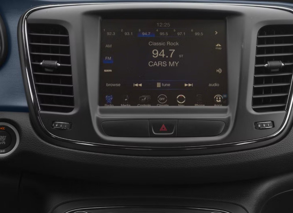 Photo 5 of this CHRYSLER 200