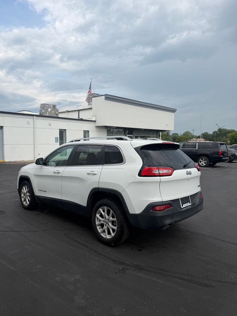 Photo 3 of this JEEP CHEROKEE