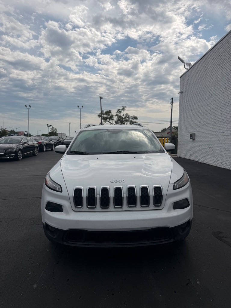 Photo 8 of this JEEP CHEROKEE