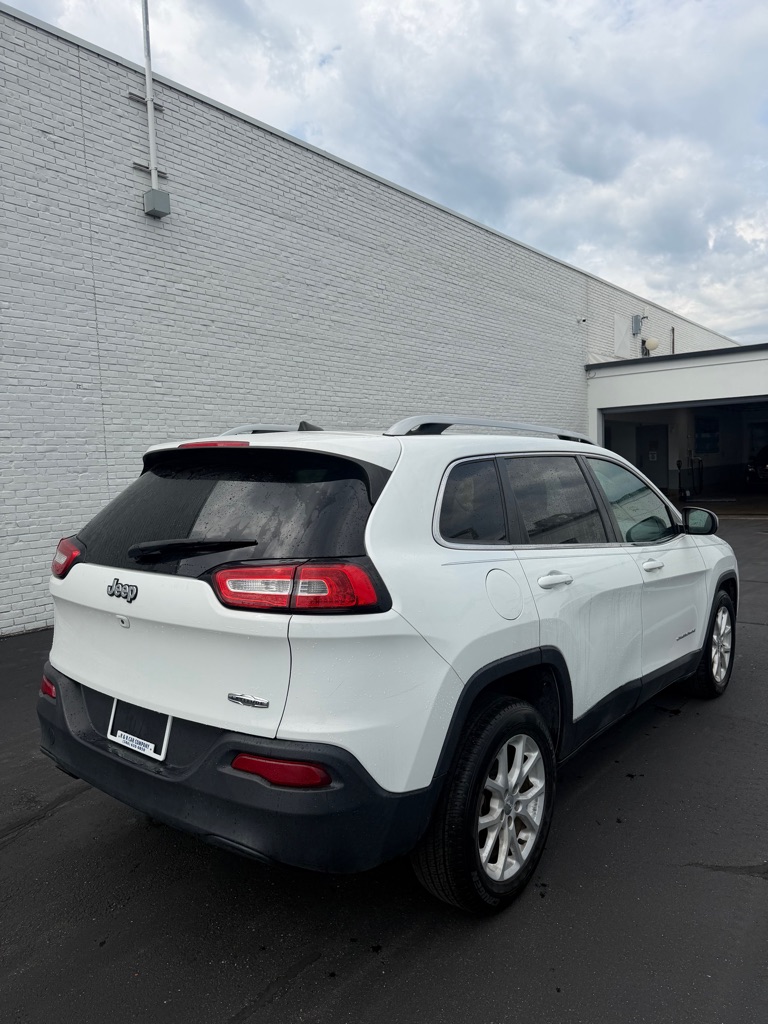 Photo 5 of this JEEP CHEROKEE