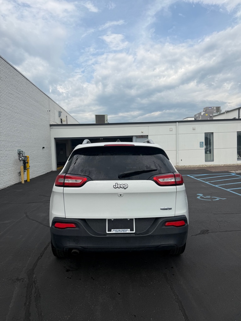 Photo 4 of this JEEP CHEROKEE