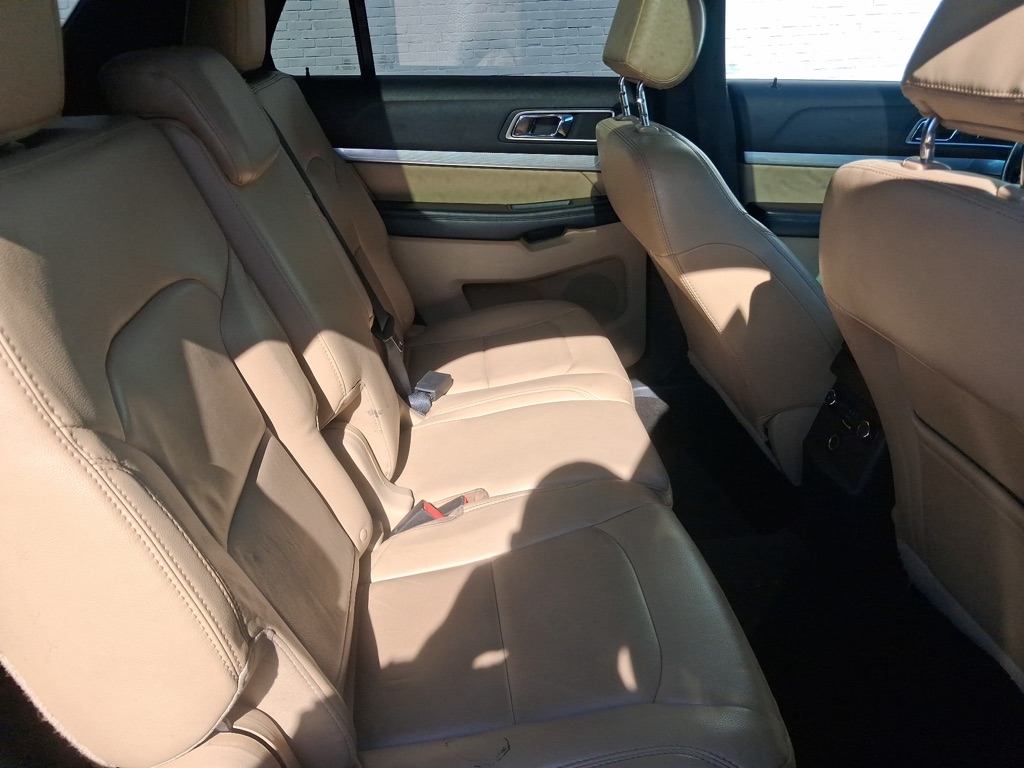 Photo 9 of this FORD EXPLORER
