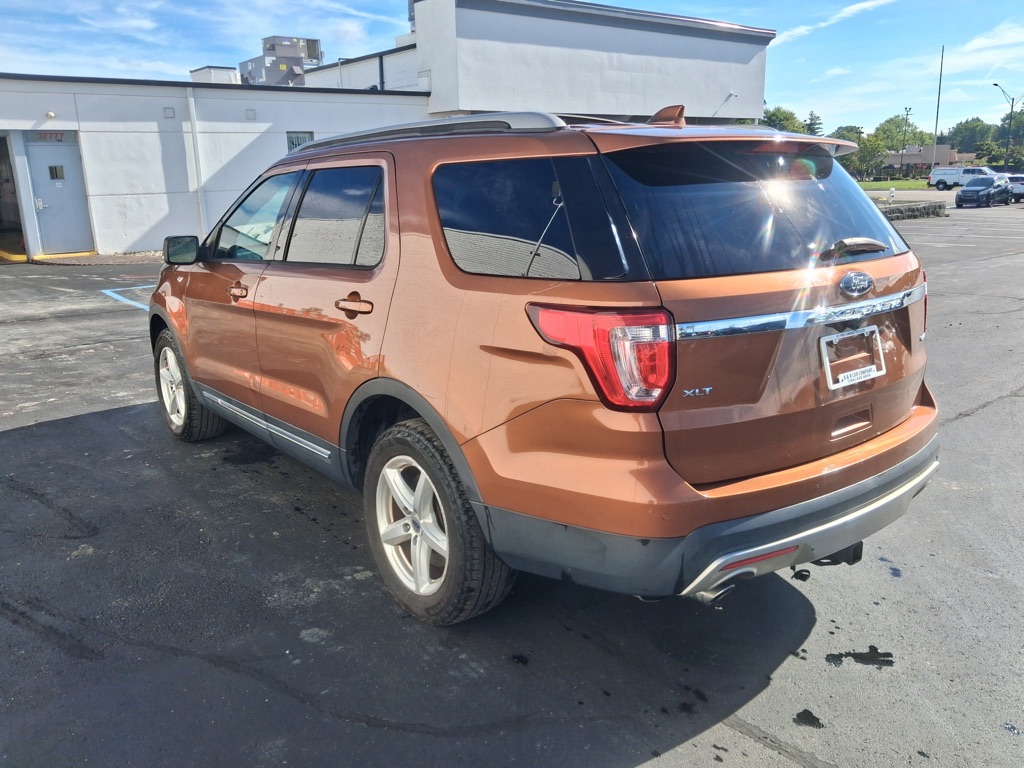 Photo 3 of this FORD EXPLORER