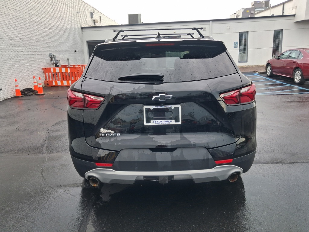 Photo 4 of this CHEVROLET BLAZER