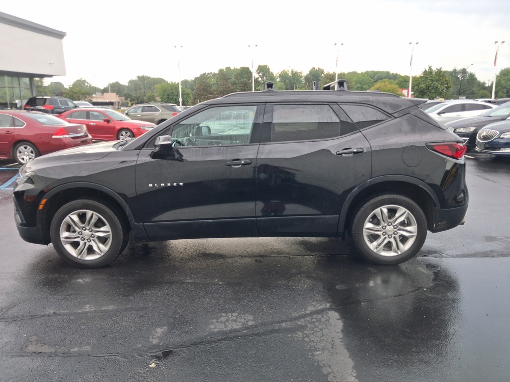 Photo 2 of this CHEVROLET BLAZER