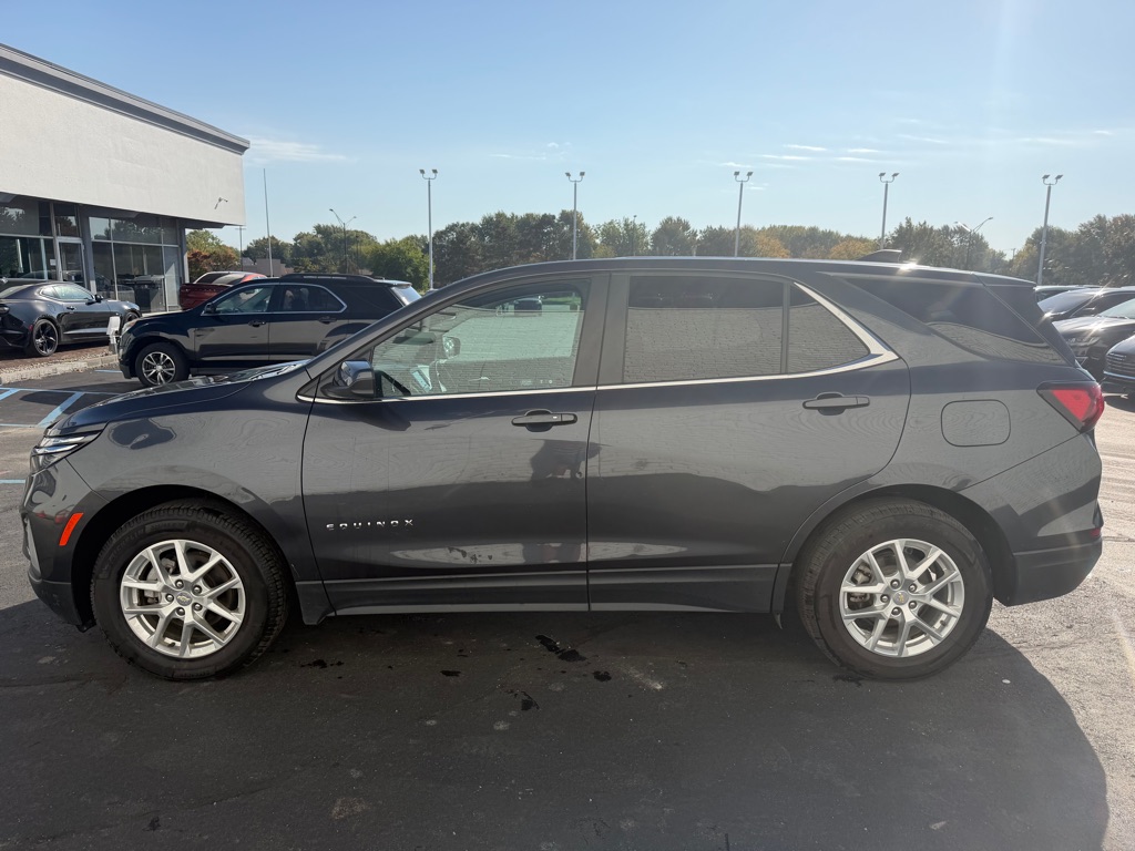 Photo 2 of this CHEVROLET EQUINOX