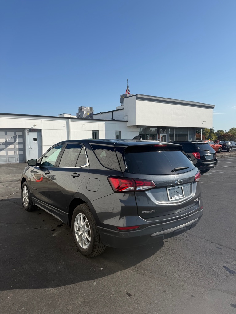 Photo 3 of this CHEVROLET EQUINOX