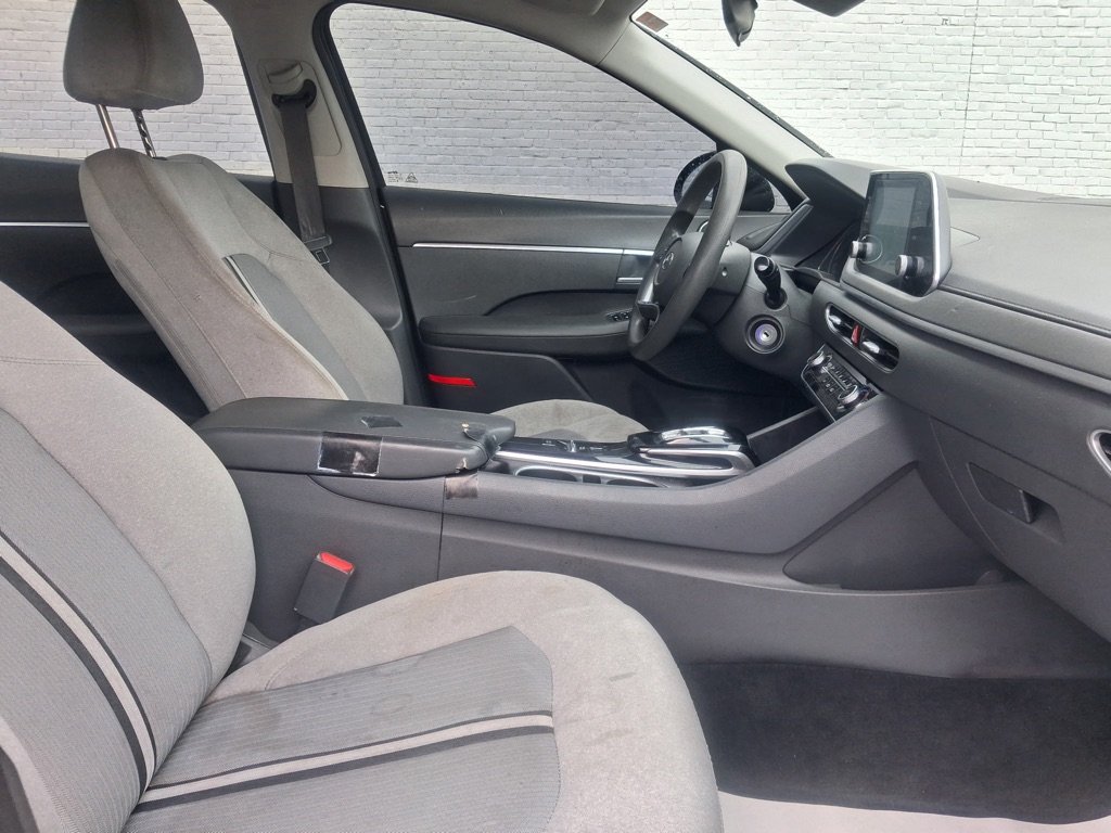Photo 9 of this HYUNDAI SONATA