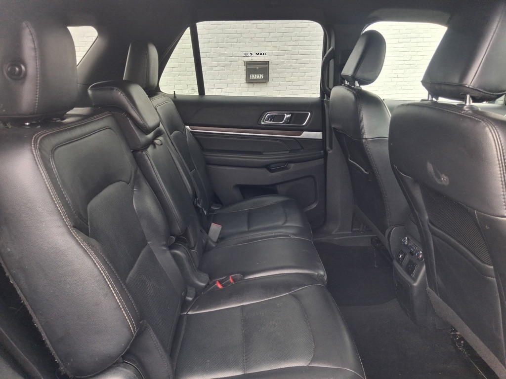 Photo 10 of this FORD EXPLORER