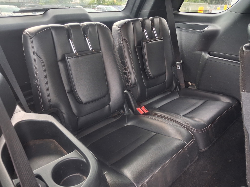 Photo 11 of this FORD EXPLORER