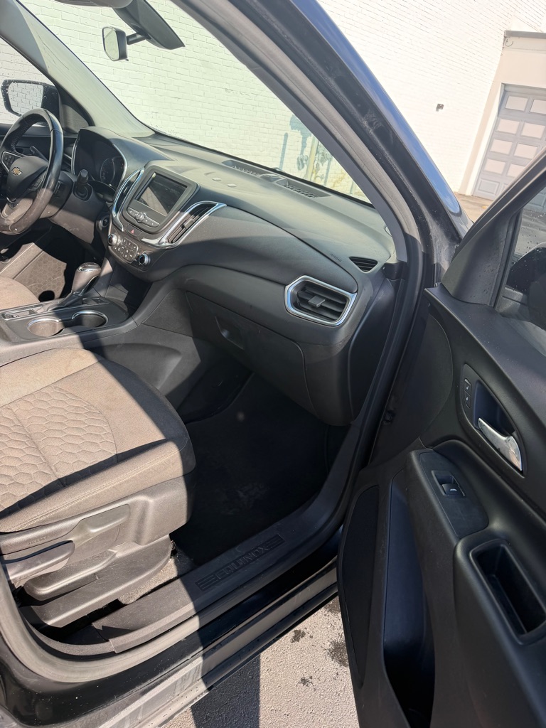 Photo 9 of this CHEVROLET EQUINOX