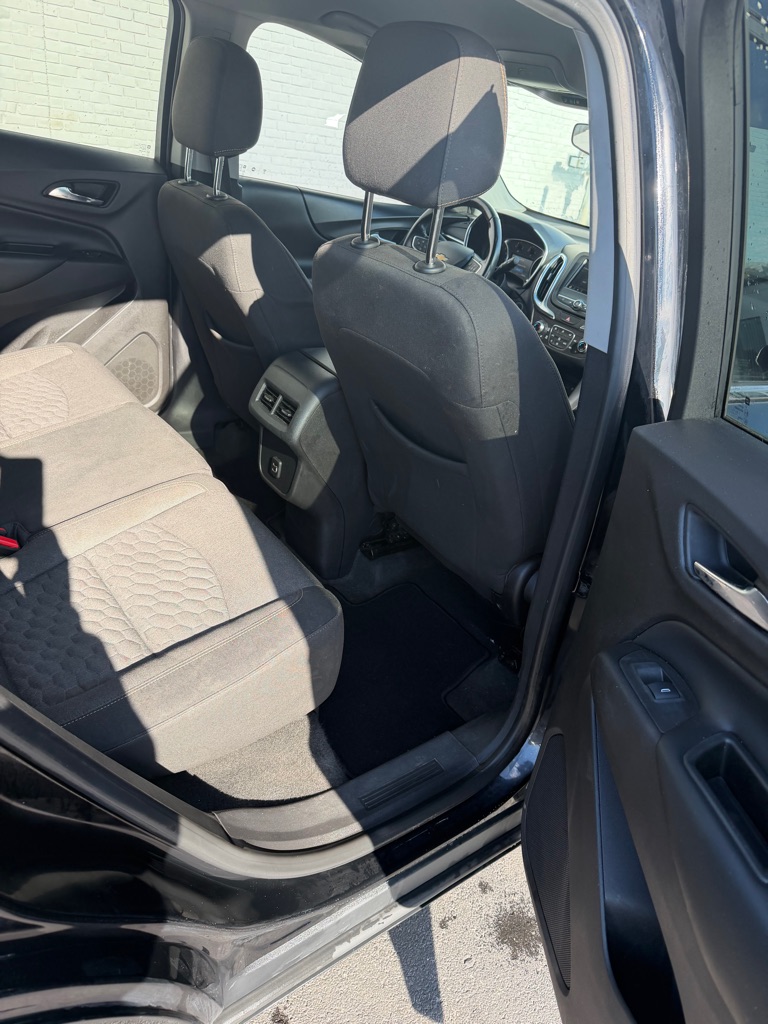 Photo 10 of this CHEVROLET EQUINOX