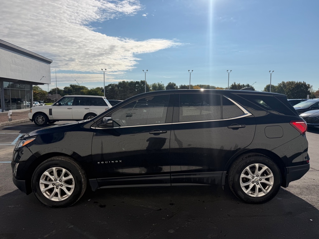 Photo 2 of this CHEVROLET EQUINOX