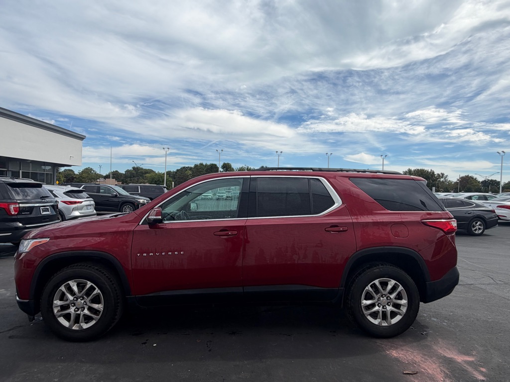 Photo 2 of this CHEVROLET TRAVERSE