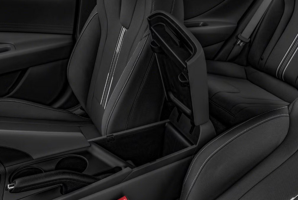 Photo 7 of this HYUNDAI ELANTRA