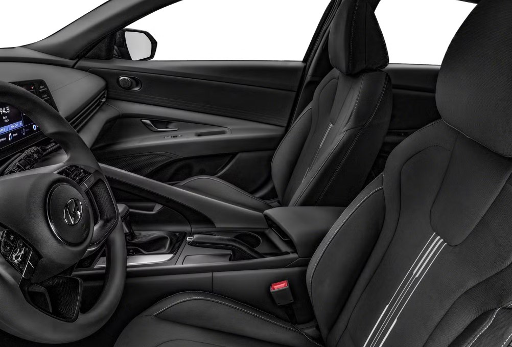 Photo 8 of this HYUNDAI ELANTRA