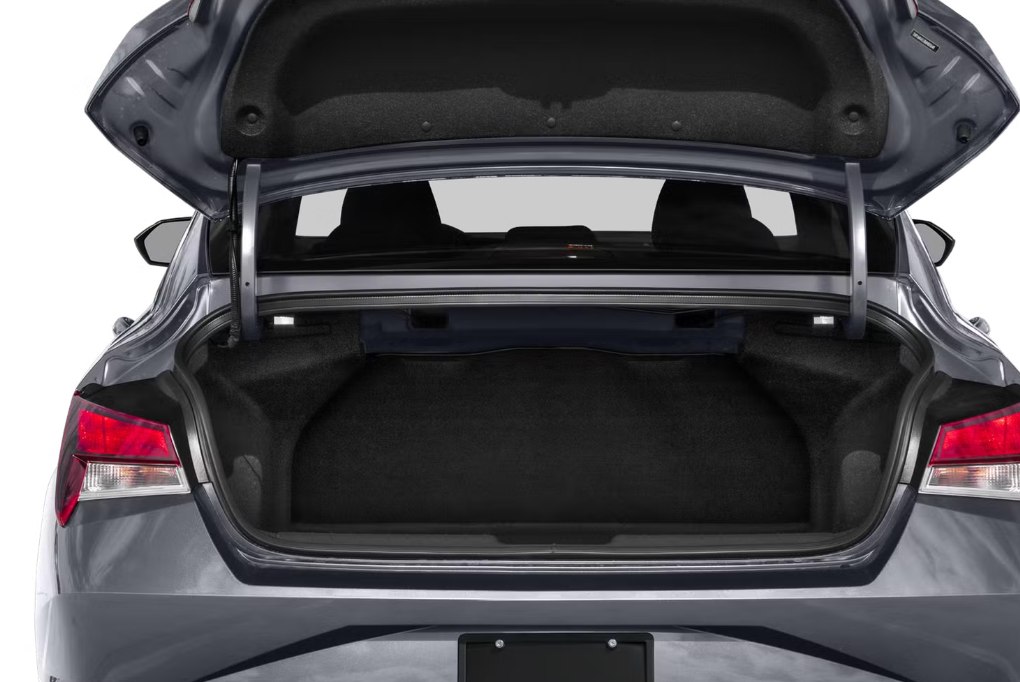 Photo 10 of this HYUNDAI ELANTRA