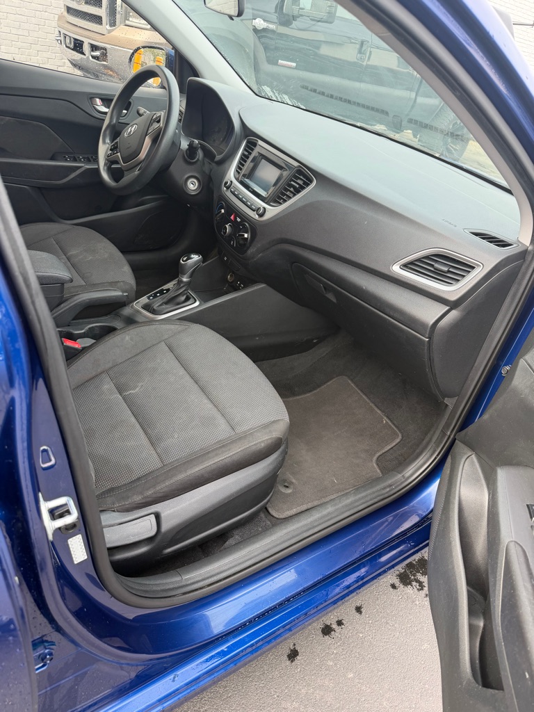 Photo 9 of this HYUNDAI ACCENT