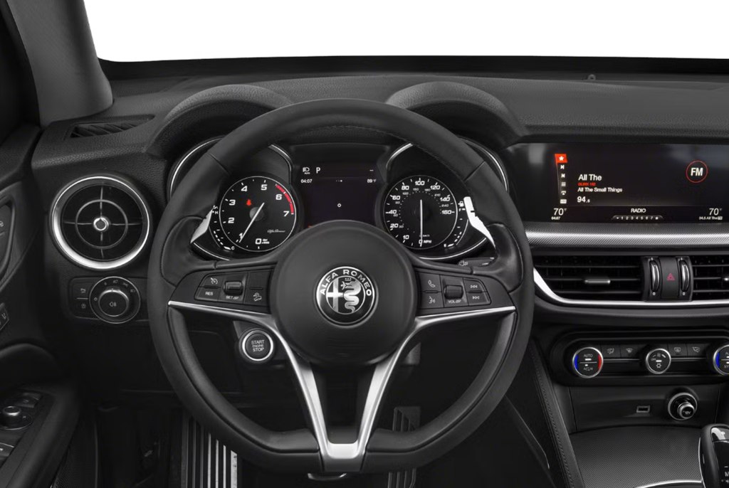Photo 4 of this ALFA ROMEO STELVIO