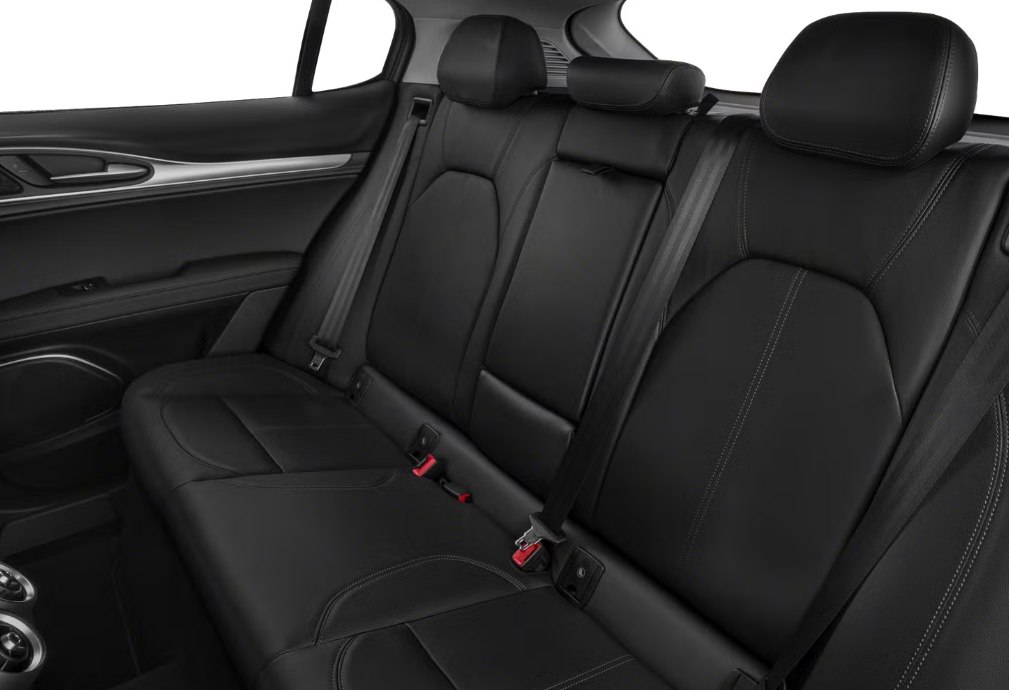 Photo 9 of this ALFA ROMEO STELVIO