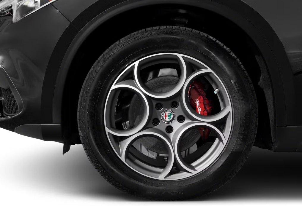 Photo 12 of this ALFA ROMEO STELVIO