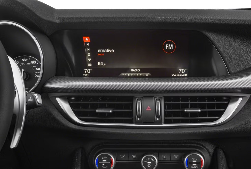 Photo 5 of this ALFA ROMEO STELVIO