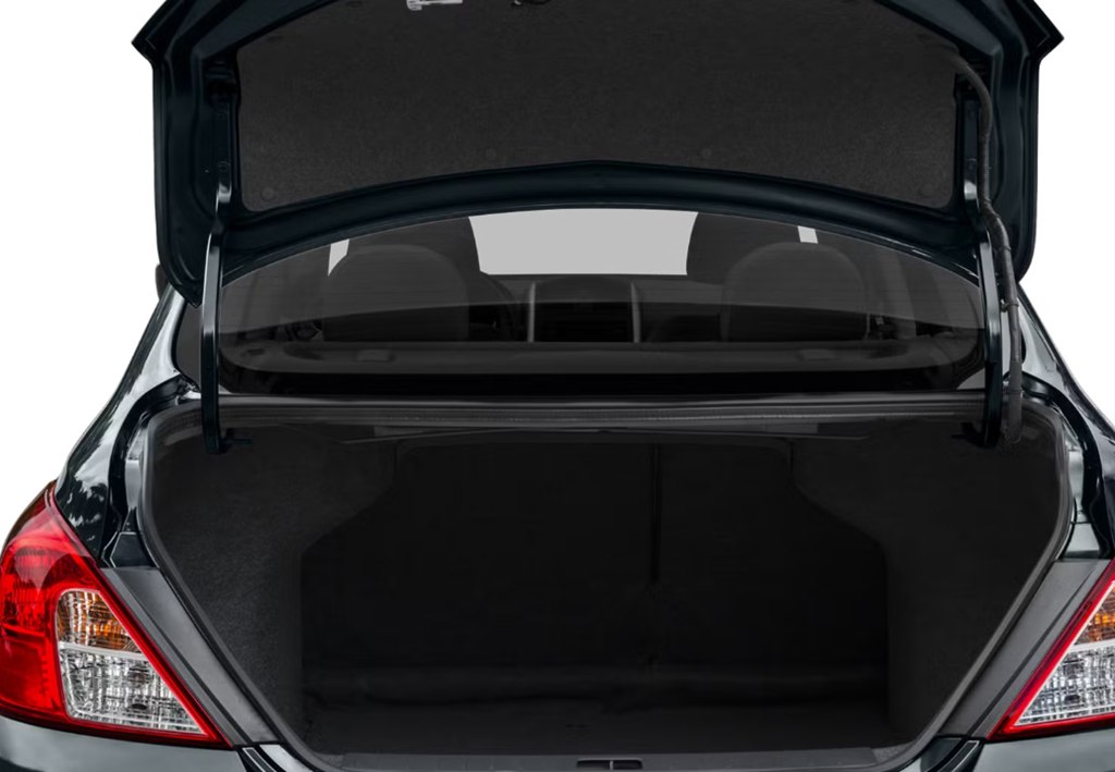 Photo 10 of this NISSAN VERSA