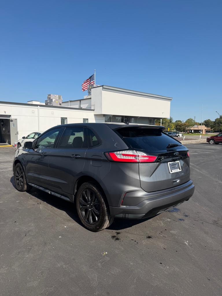 Photo 3 of this FORD EDGE