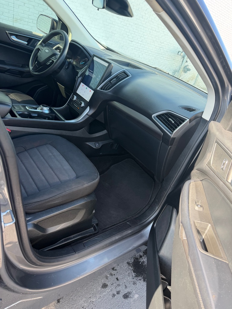 Photo 9 of this FORD EDGE