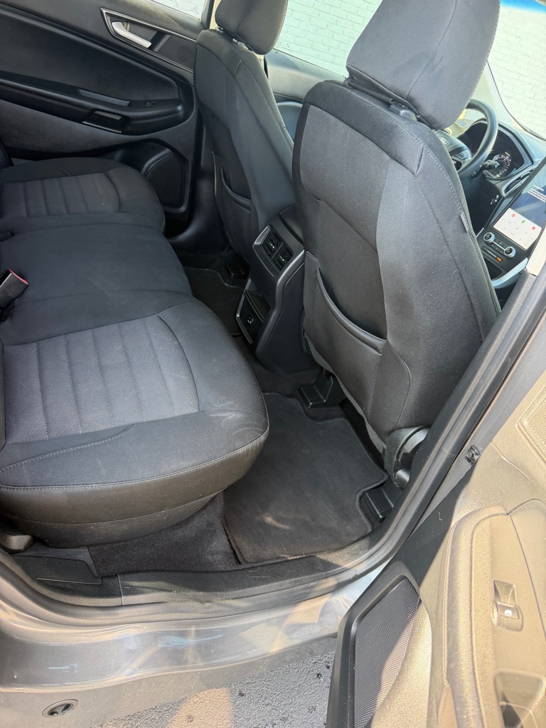 Photo 10 of this FORD EDGE