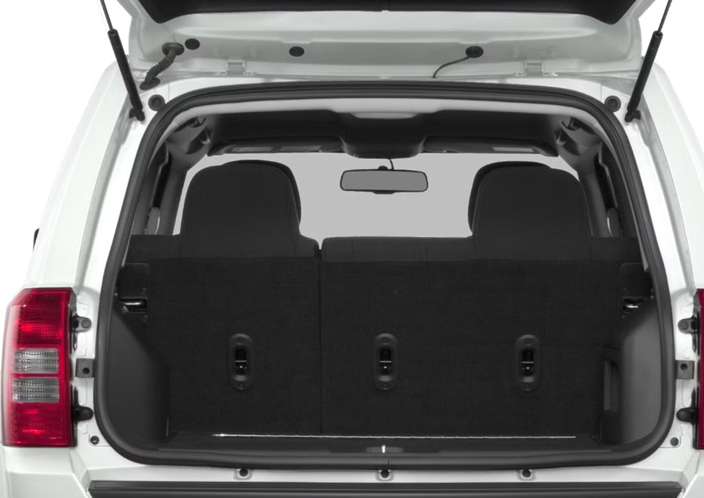 Photo 10 of this JEEP PATRIOT