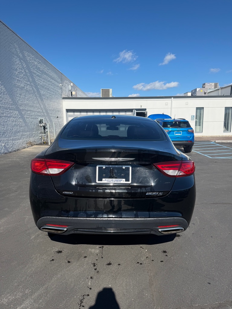 Photo 4 of this CHRYSLER 200