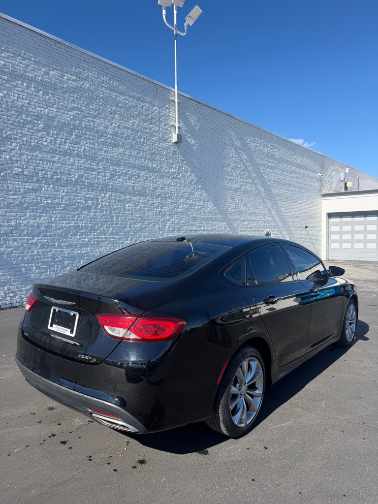Photo 5 of this CHRYSLER 200