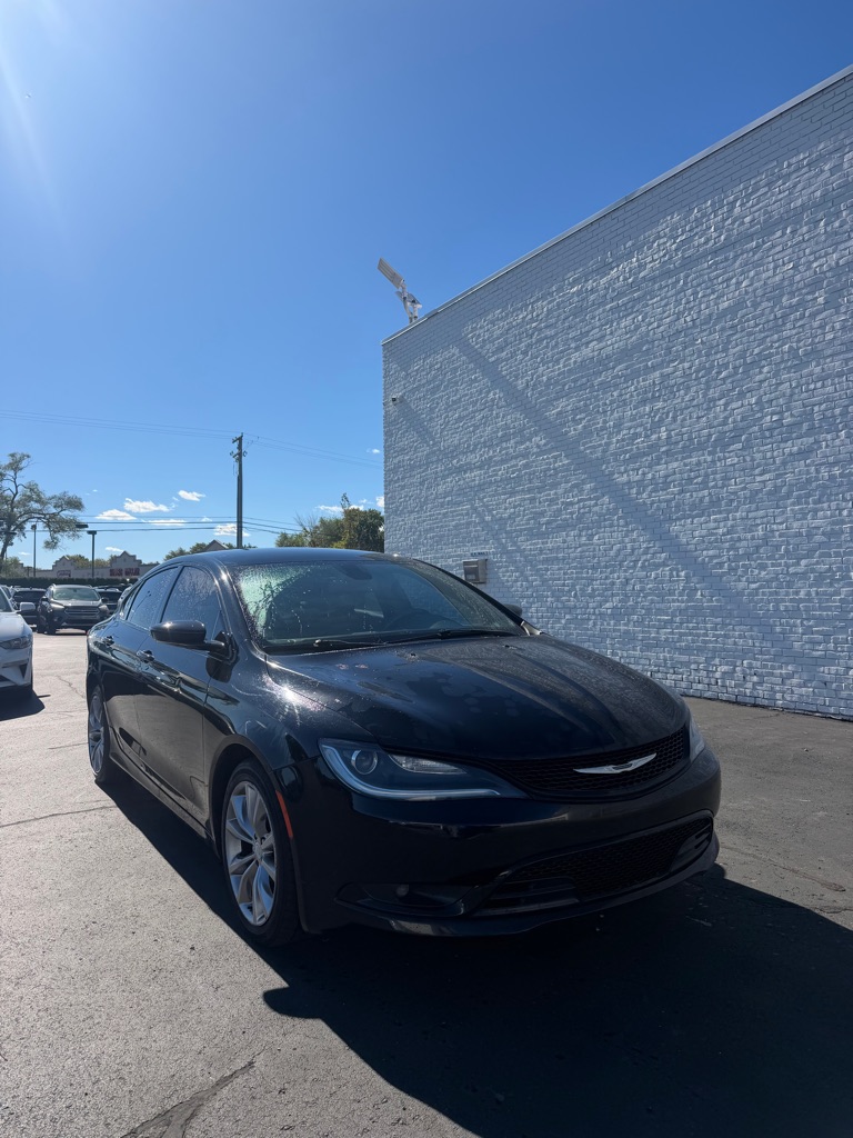 Photo 7 of this CHRYSLER 200
