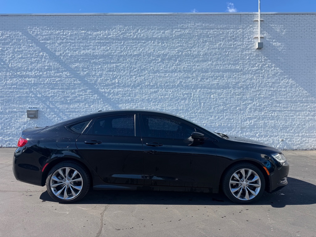 Photo 6 of this CHRYSLER 200