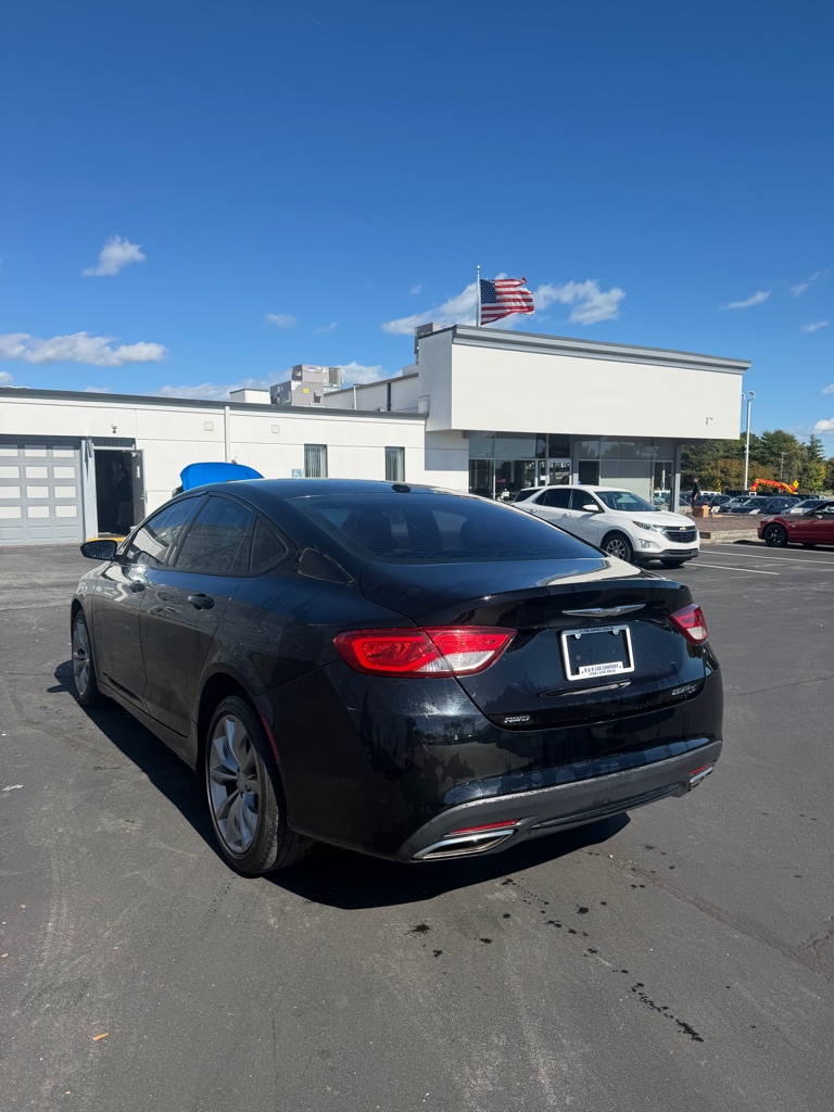 Photo 3 of this CHRYSLER 200