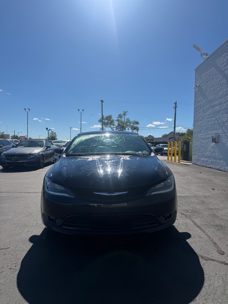 Photo 8 of this CHRYSLER 200