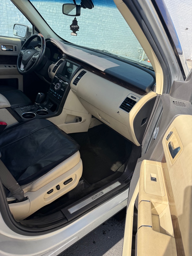 Photo 9 of this FORD FLEX