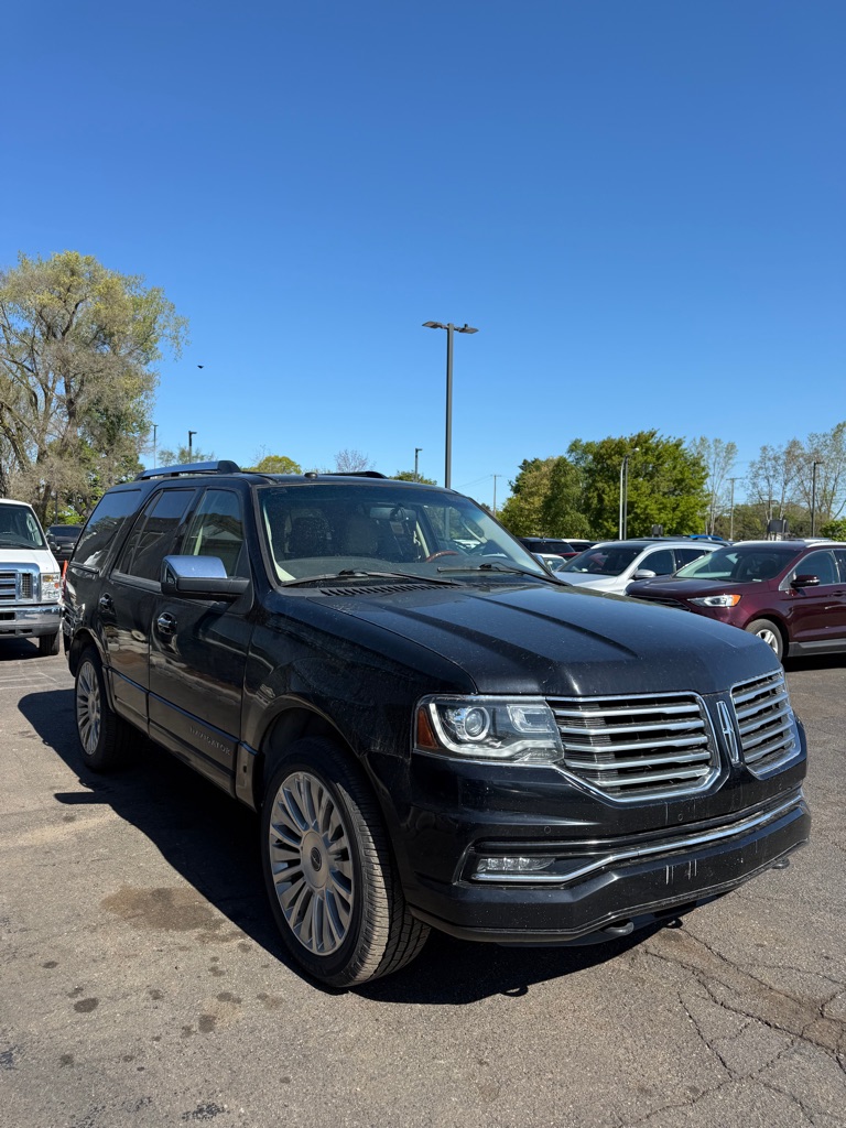 Photo 7 of this LINCOLN NAVIGATOR