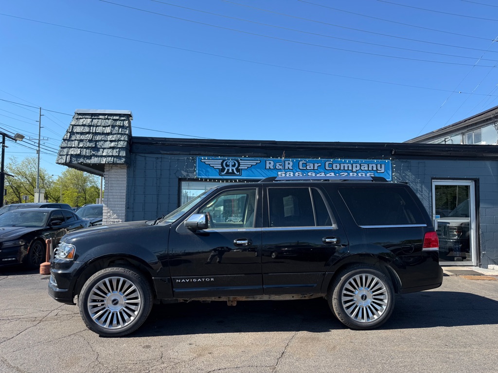 Photo 2 of this LINCOLN NAVIGATOR