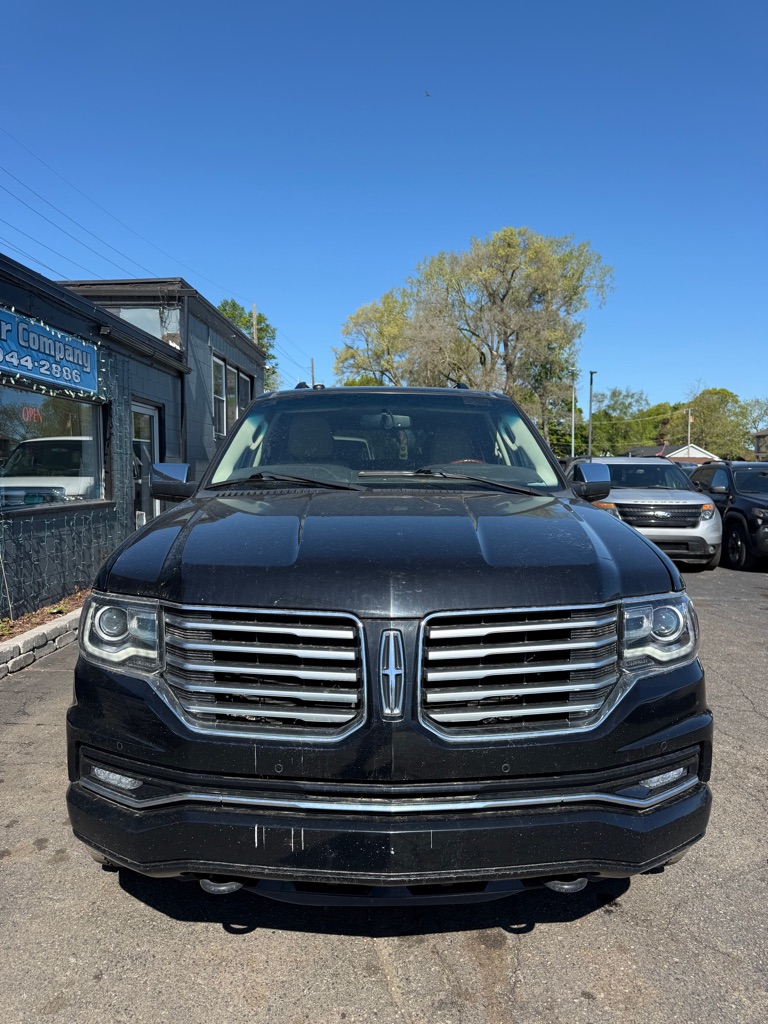 Photo 8 of this LINCOLN NAVIGATOR