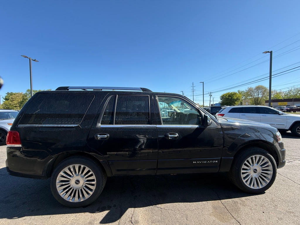 Photo 6 of this LINCOLN NAVIGATOR