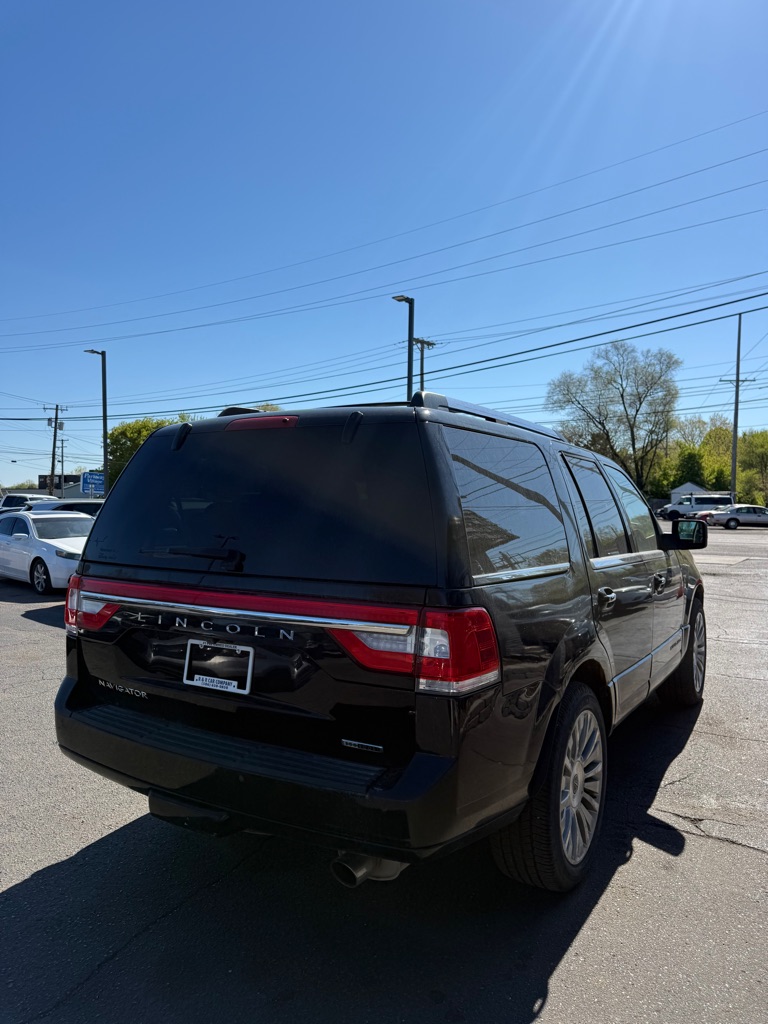 Photo 5 of this LINCOLN NAVIGATOR