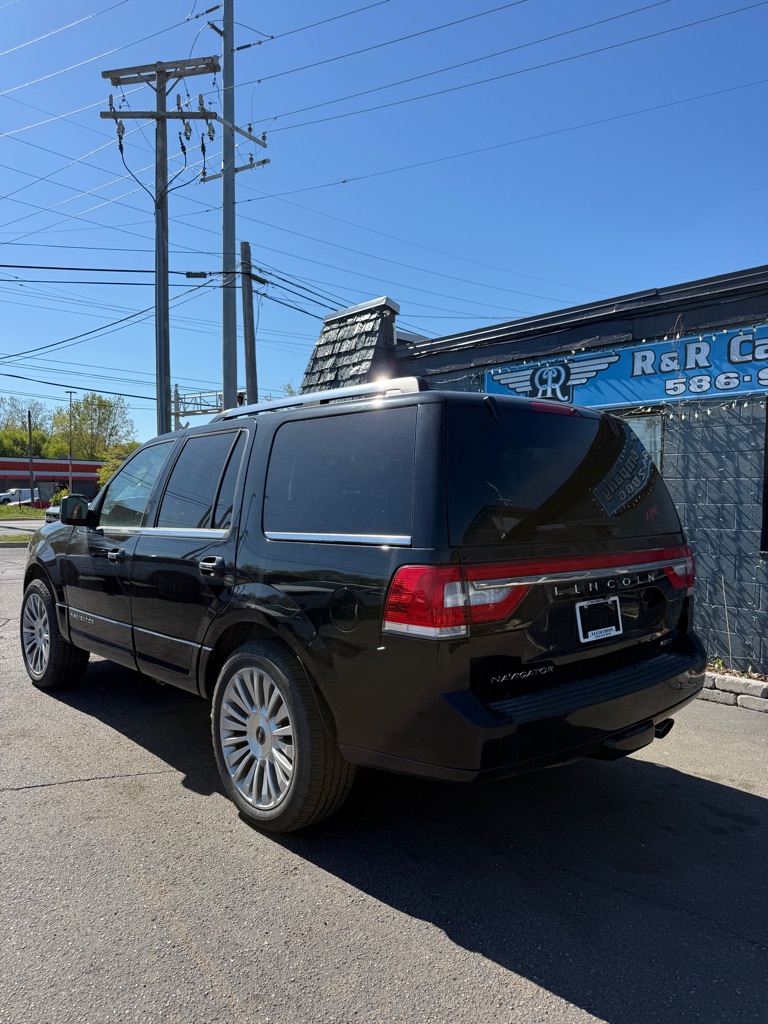 Photo 3 of this LINCOLN NAVIGATOR