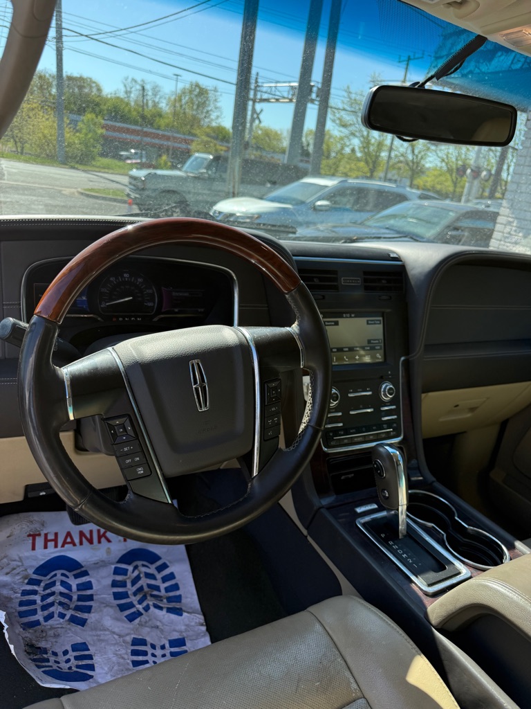 Photo 9 of this LINCOLN NAVIGATOR